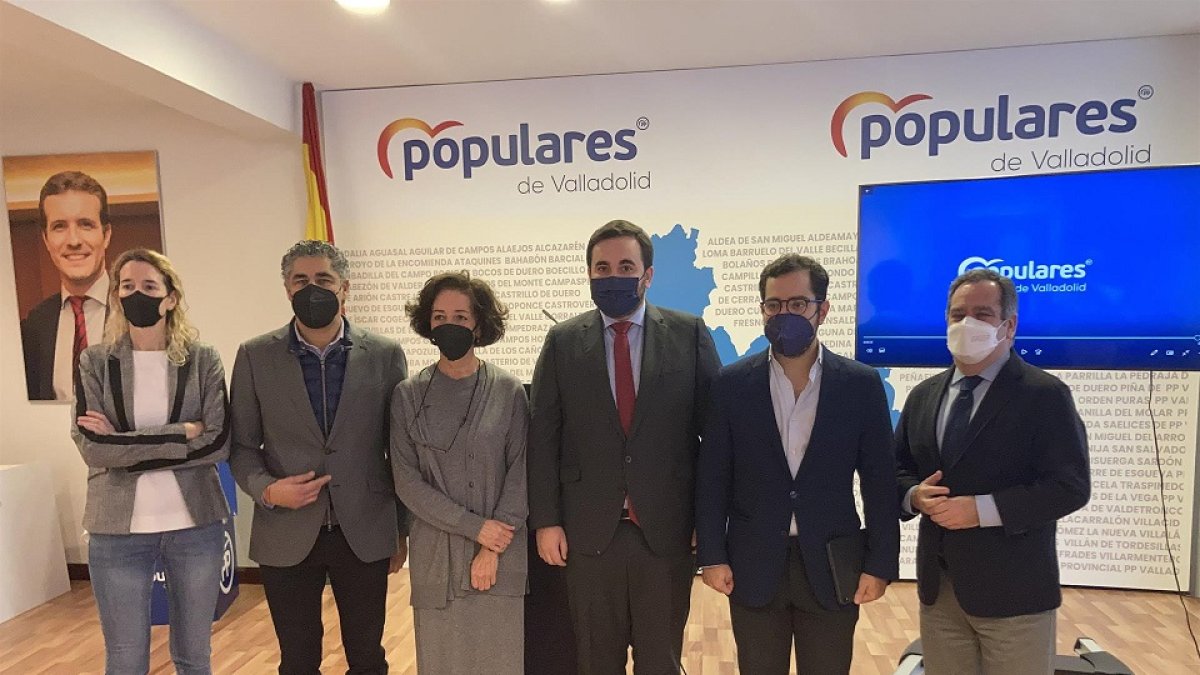De izquierda da derecha: Irene Núez, Alberto Plaza, Mercedes Cantalapiedra, José Ángel Alonso Pérez, Eduardo Carazo y Pablo Trillo. - E.PRESS