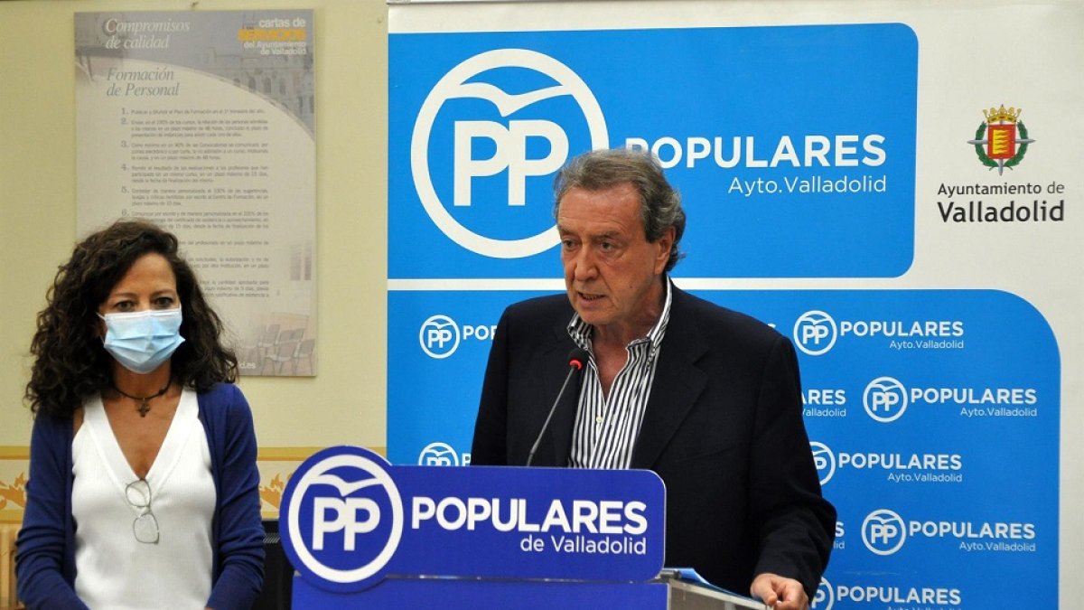 Foto de archivo de los concejales del PP en el Ayuntamiento de Valladolid María de Diego y José Antonio De Santiago-Juárez. - E. PRESS