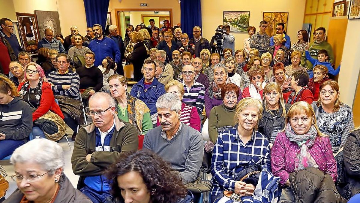 Asamblea Vecinal de Puente Duero con el equipo de Gobierno. Foto de archivo | E.M.