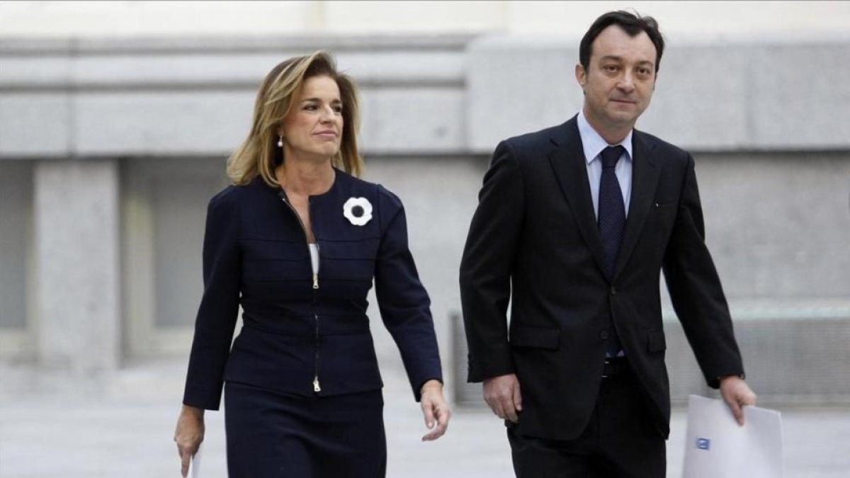 Manuel Cobo, en una fotografía de archivo junto con la exalcaldesa de Madrid, Ana Botella.-