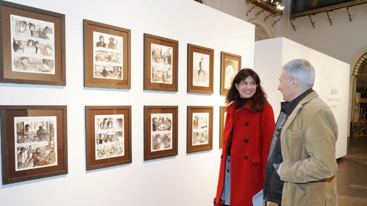 La concejala de Cultura, Ana Redondo, junto a JaVier Monteso, ayer en la sasa de Las Francesas.-E.M.