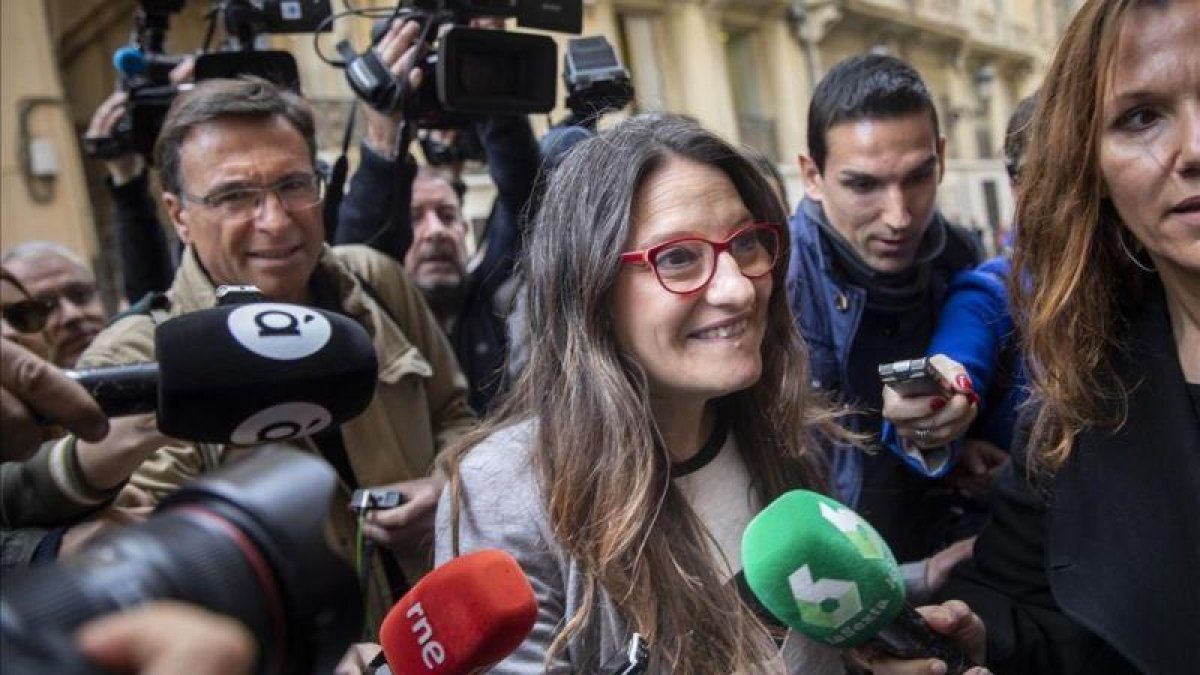 Mónica Oltra, este lunes, a su llegada al Palau de la Generalitat para reunirse con Ximo Puig.-MIGUEL LORENZO