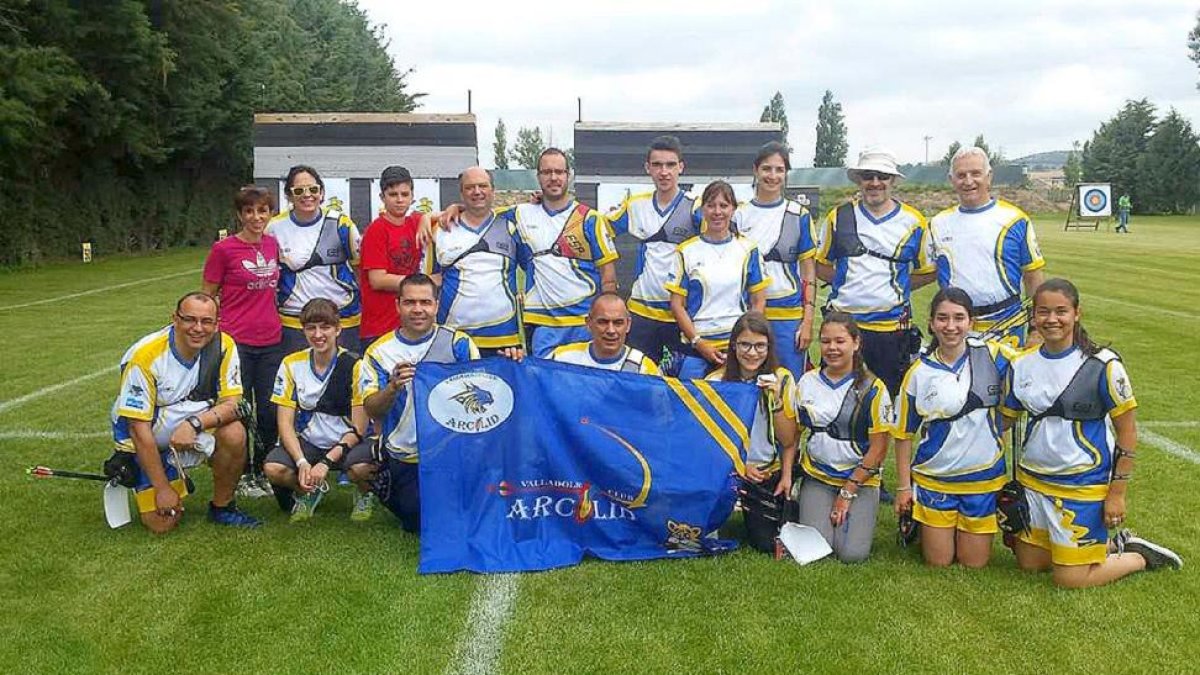 Integrantes del Club Arcolid Valladolid de tiro con arco.-EM