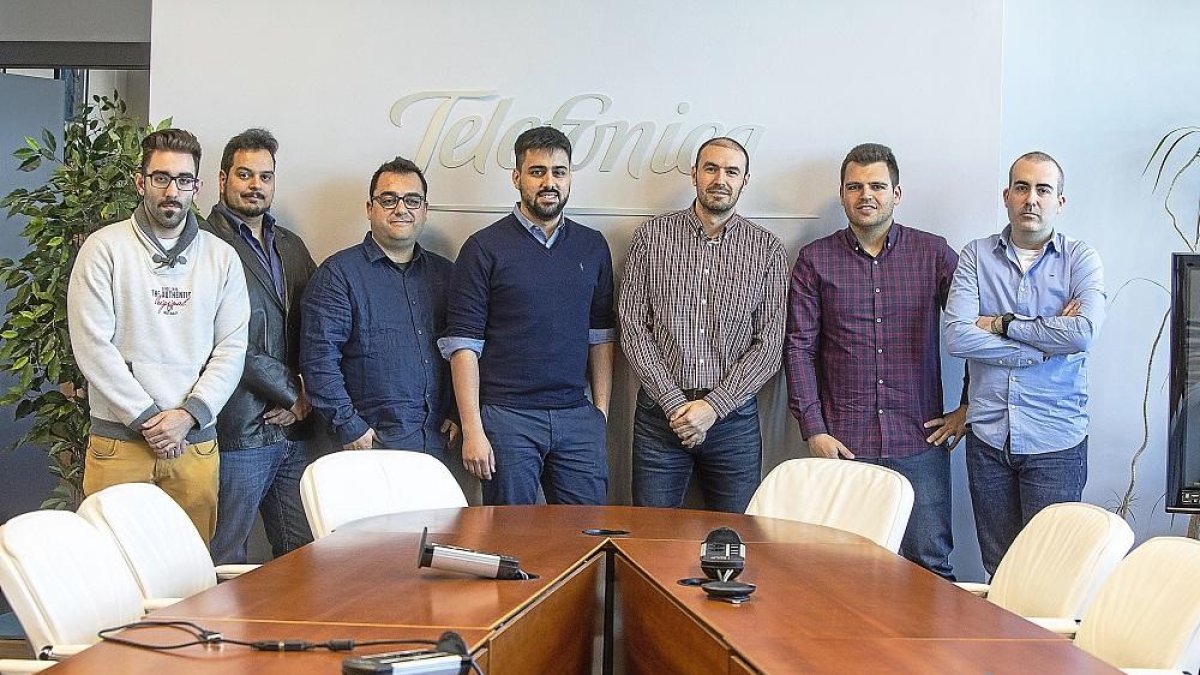 El equipo de desarrolladores José Ignacio Hernández, Jorge Moratinos, Jesús Macías, Samuel Alfageme, Andrés Pozo, José María Carmona y Daniel Velasco en Boecillo.-J. M. LOSTAU