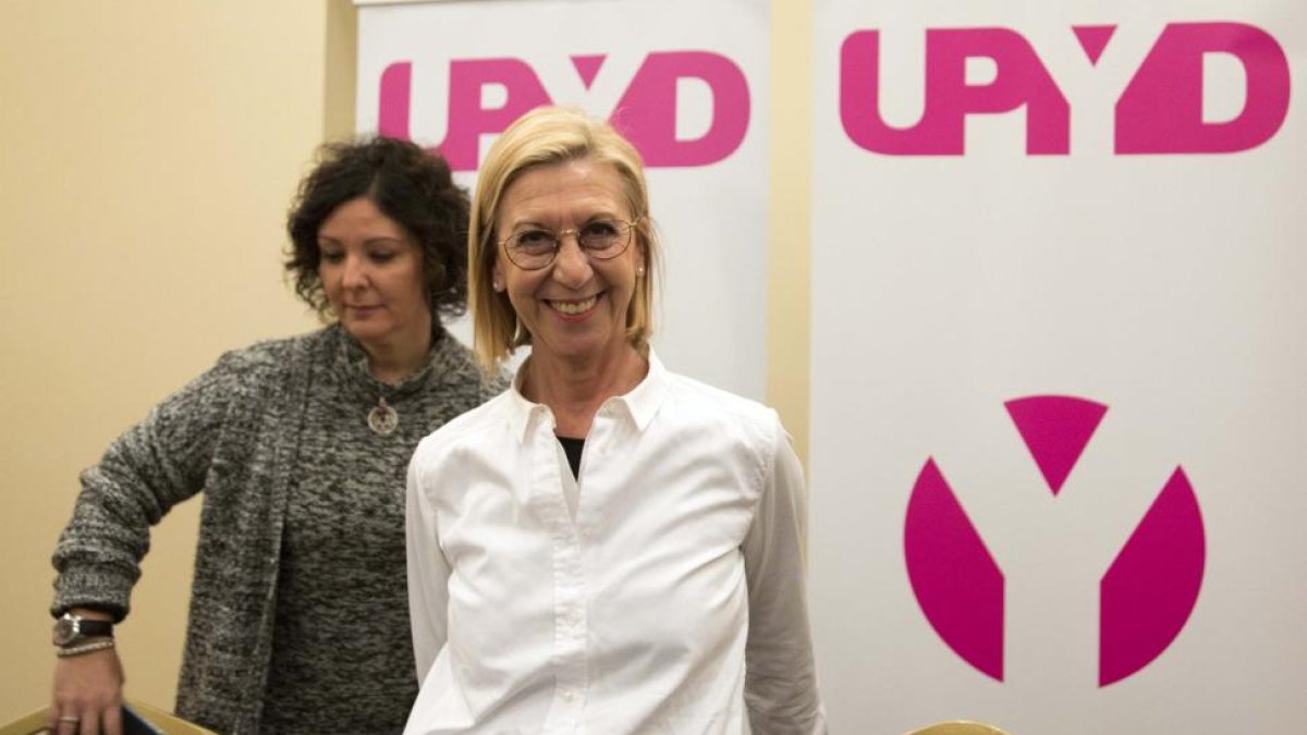 La portavoz de UPyD en el Congreso de los Diputados, Rosa Díez, ofrece una rueda de prensa junto a Agueda Arranz, que encabeza la lista de este partido al congreso por Salamanca.-ICAL