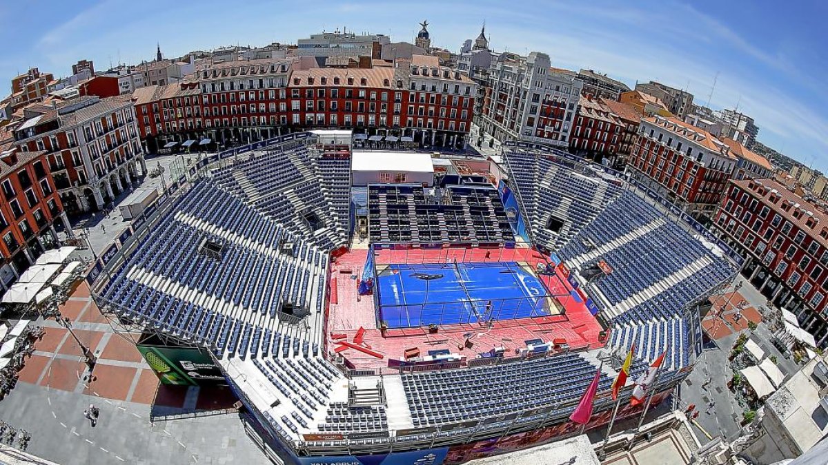 JUAN MIGUEL LOSTAU. 18/06/2018. VALLADOLID. COMUNIDAD DE CASTILLA Y LEÓN. PLAZA MAYOR. INSTALACIONES DEL WORLD PADEL TOUR.