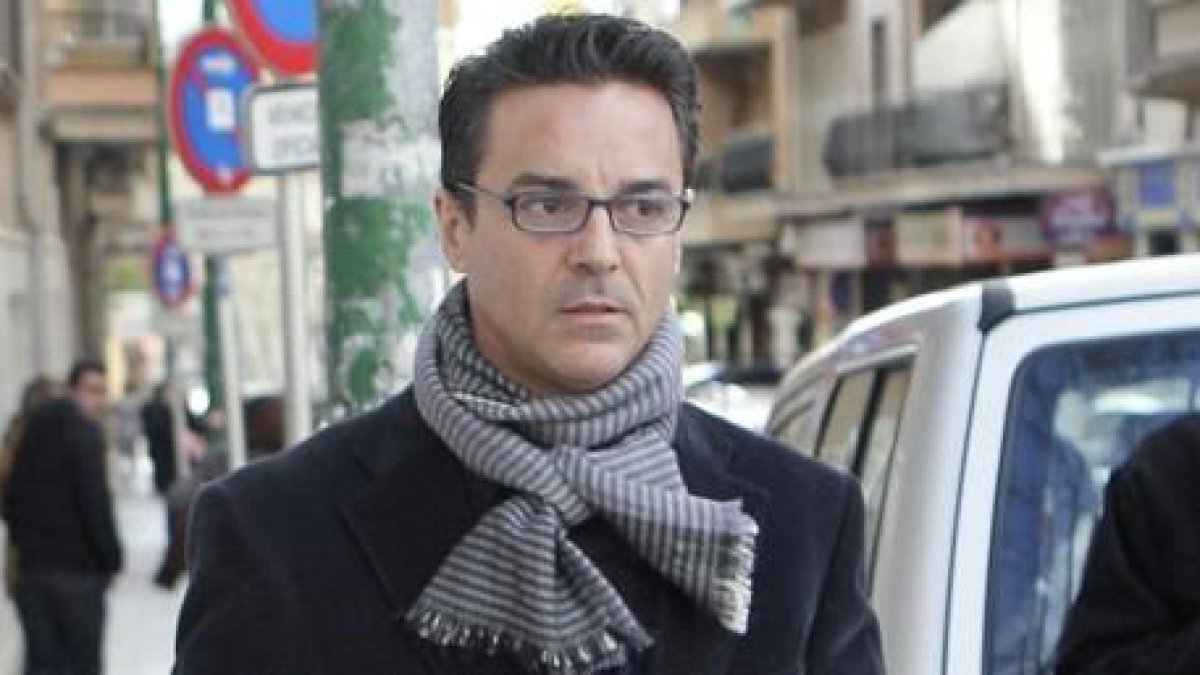 El exconcejal del Ayuntamiento de Palma Javier Rodrigo de Santos, este martes, a su llegada a los juzgados para declarar.-EFE / MONTSERRAT T. DIEZ