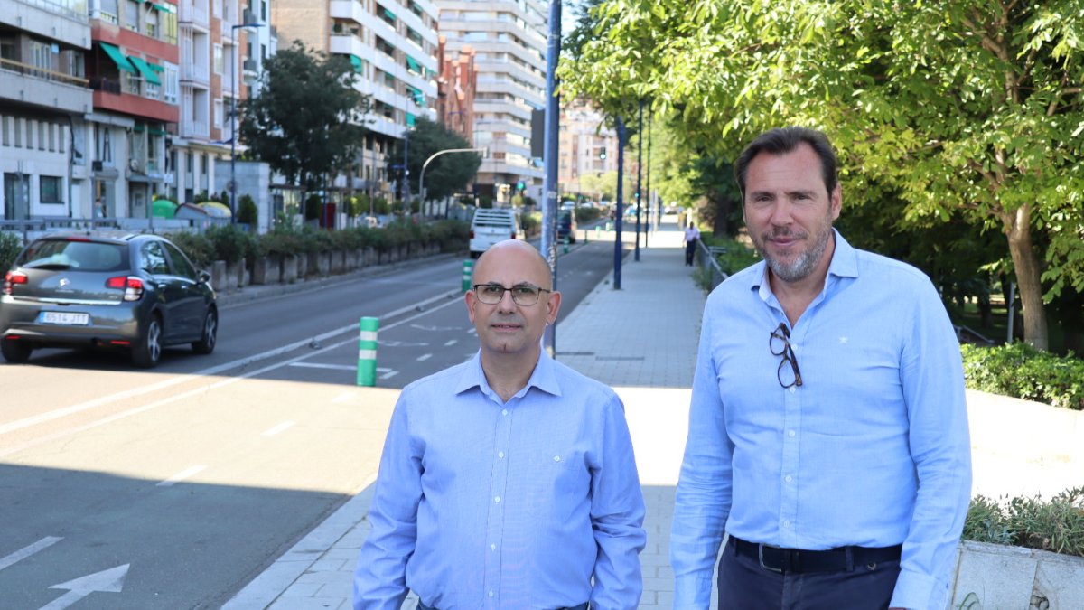 Óscar Puente en el paseo Isabel la Católica. PSOE