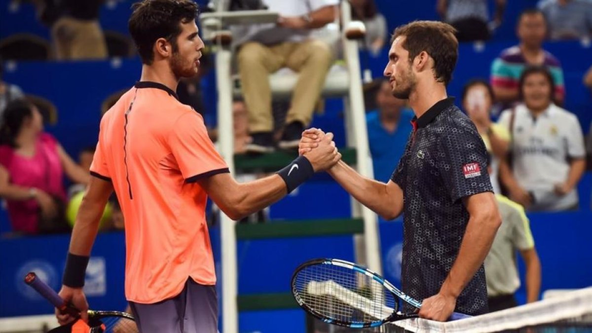 Khachanov y Ramos se saludan tras la final.-AFP