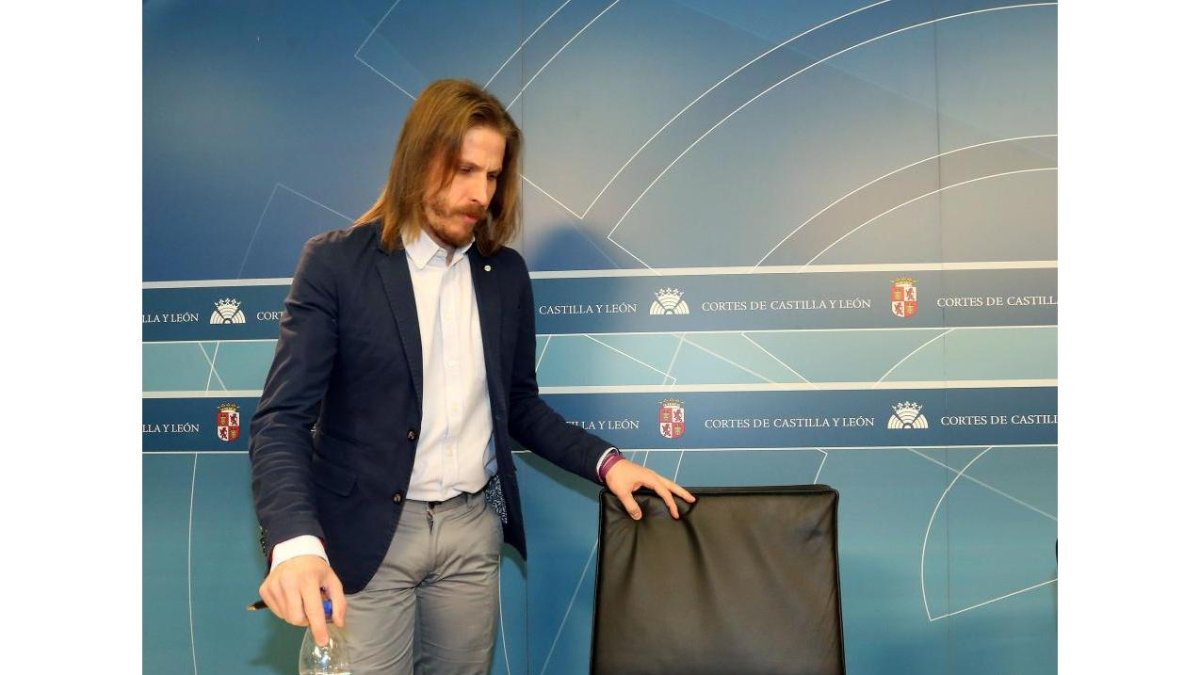 El portavoz del grupo parlamentario Podemos, Pablo Fernández, presenta las últimas iniciativas registradas por la formación en las Cortes-ICAL