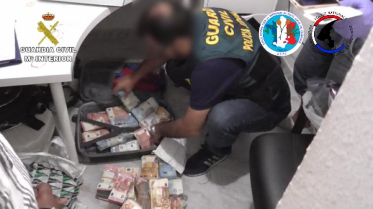 -PERIODICO (GUARDIA CIVIL)
