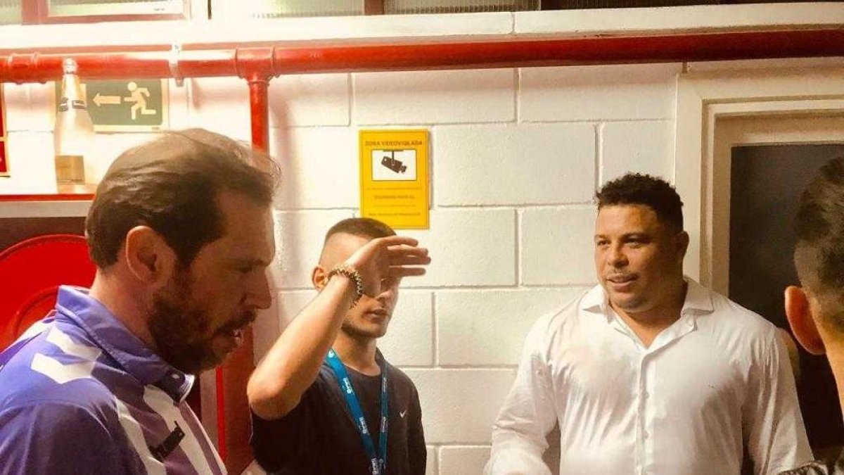 Puente y Ronaldo en el vestuario.-TWITTER