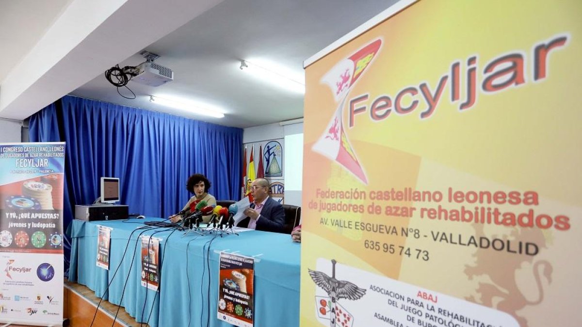 El presidente de la Federación Castellano y Leonesa de Jugadores de Azar (Fecyljar), Ángel Aranzana, presenta los datos de ludopatía de 2018.-ICAL