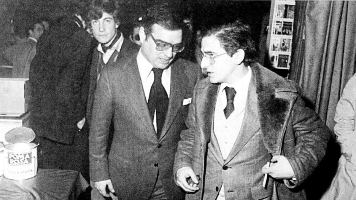 El autor con Rodolfo Martín Villa.-El Mundo