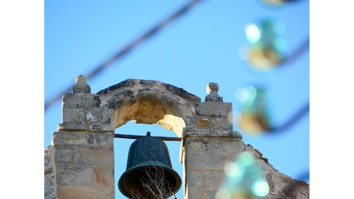 Campana de la torre de la iglesia cuyo ruido molesta a un vecino.-ÁLVARO MARTÍNEZ