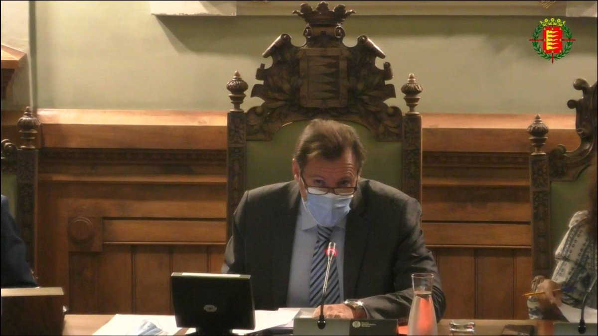 Óscar Puente, en un momento del Pleno. E. P.