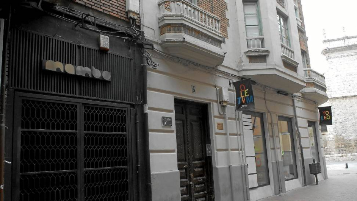 Entrada a la discoteca Mambo en la calle San Felipe Neri en una imagen de archivo. -J. G.