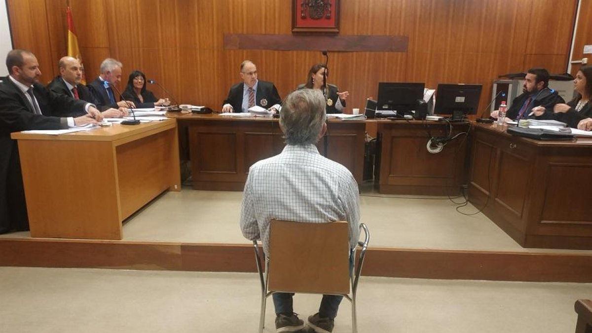 El acusado en el jucio-E. PRESS