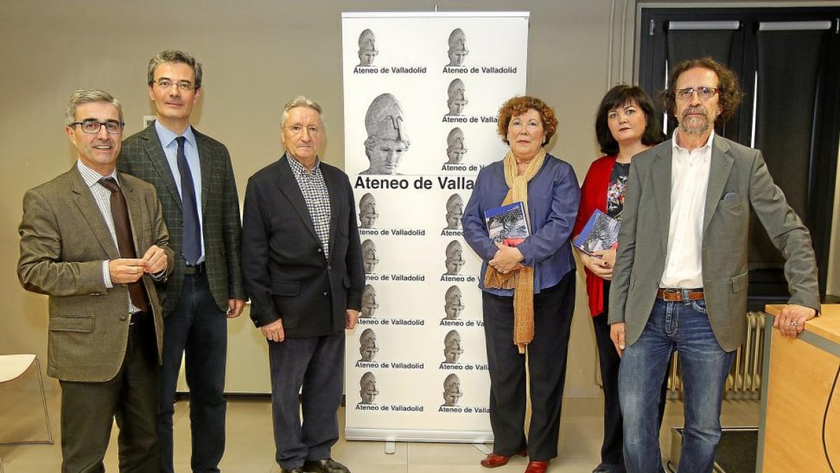 Ignacio Foces, Ricardo Martín, María Romero Mayor y Montserrat de Hoyos arroparon al autor, Luis Díaz Viana-EL MUNDO
