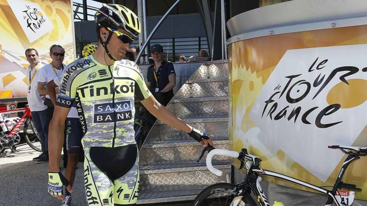 Alberto Contador, el lunes, antes de comenzar la 16ª etapa del Tour, con meta en Gap.-Foto:   REUTERS / ERIC GAILLARD