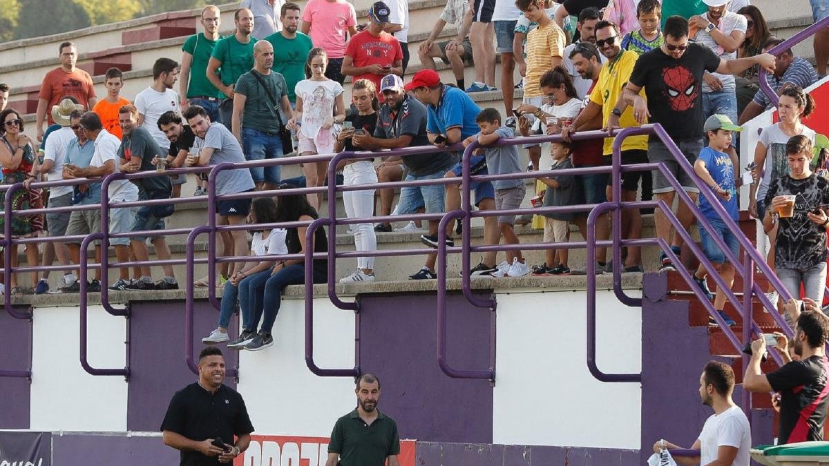 Ronaldo, en los axenos ayer durante el entrenamiento del Real Valladolid.-PABLO REQUEJO / PHOTOGENIC
