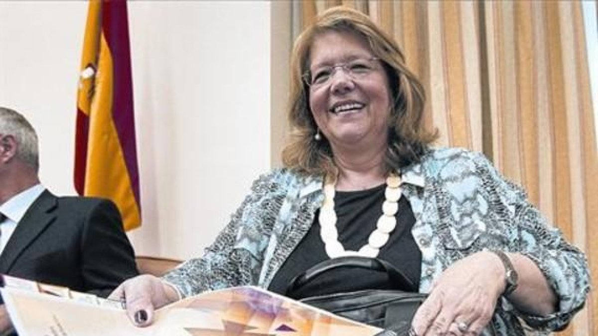 Elvira Rodriguez, presidenta de la CNMV, en la Comisión de Economía del Congreso. - E.M.