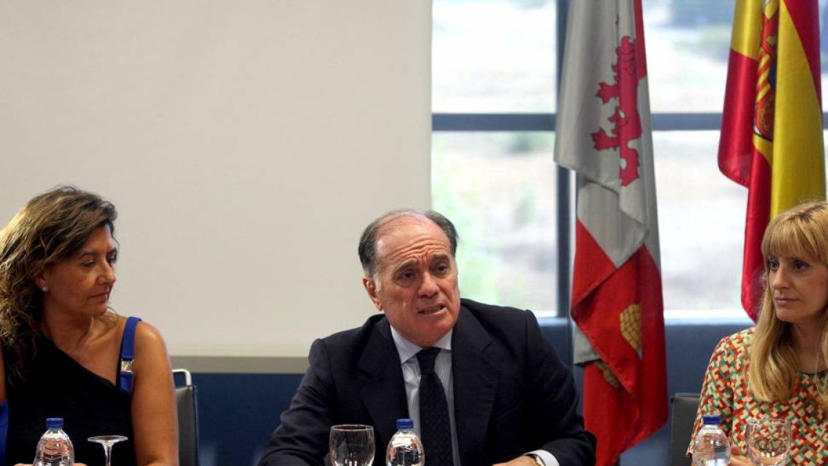 El consejero de Economía y Empleo, Tomás Villanueva-Ical