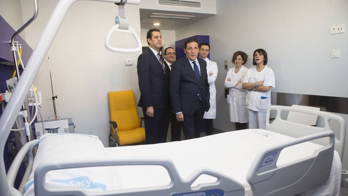 El consejero de Sanidad, Antonio María Sáez, el gerente regional, Eduardo García y el gerente del complejo asistencial de Zamora, Francisco Montes, visitan el Hospital Provincial de Zamora-Ical