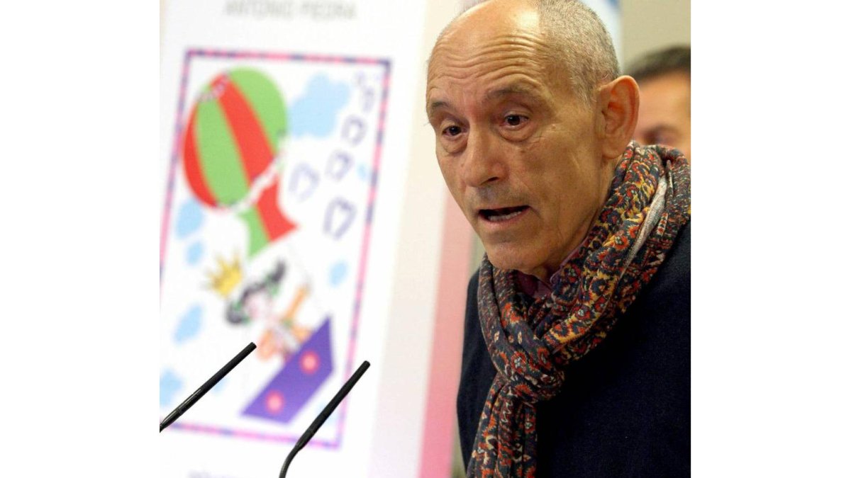 El autor del libro infantil 'Remedios y los Reyes Magos', Antonio Piedra-Ical