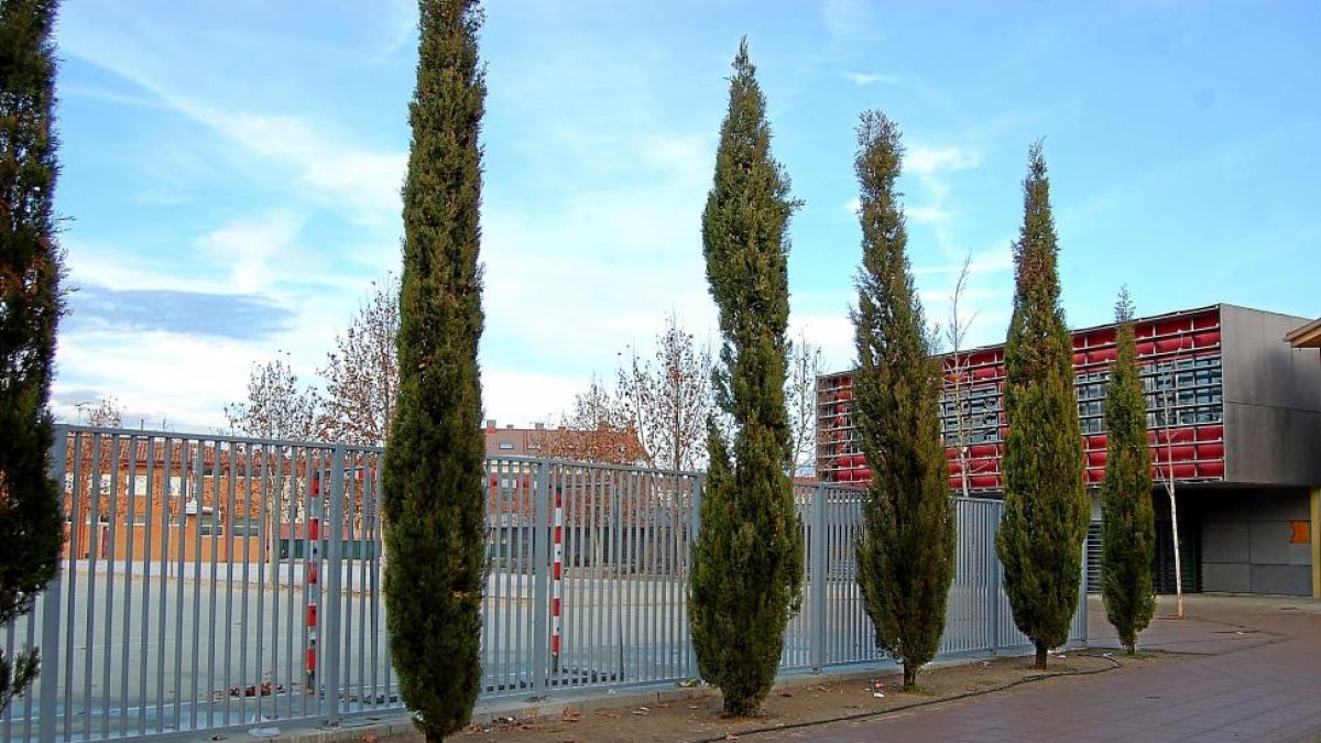 El colegio Ana de Austria de Cigales, en una imagen de archivo-E. M.