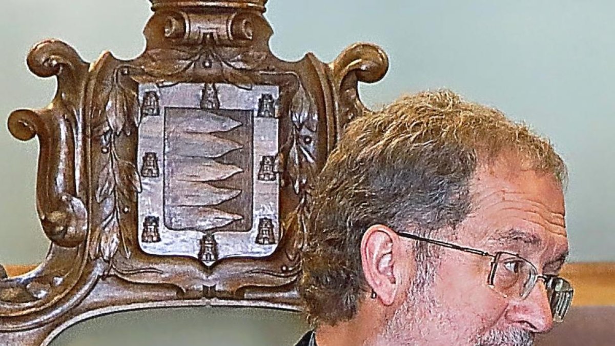 El primer teniente de alcalde, Manuel Saravia Madrigal.-J. M. LOSTAU