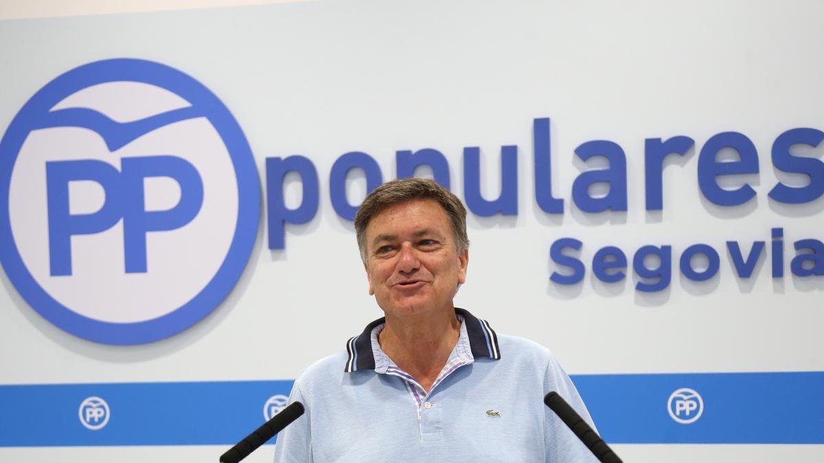 El secretario autonómico del PP de Castilla y León, Francisco Vázquez, analiza la actualidad política.-DIEGO DE MIGUEL / ICAL