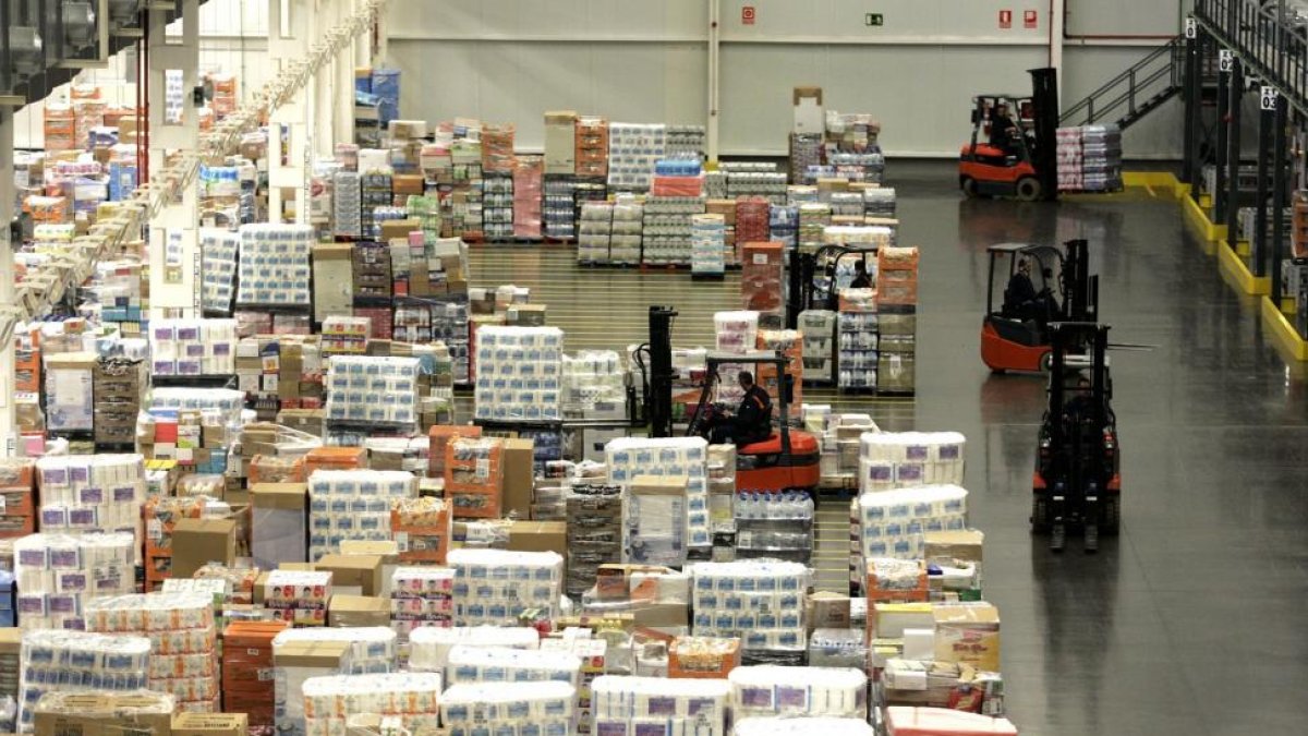 Centro logístico de Mercadona, empresa adherido al Código de Buenas Prácticas Mercantiles, en Villadangos (León).-ICAL