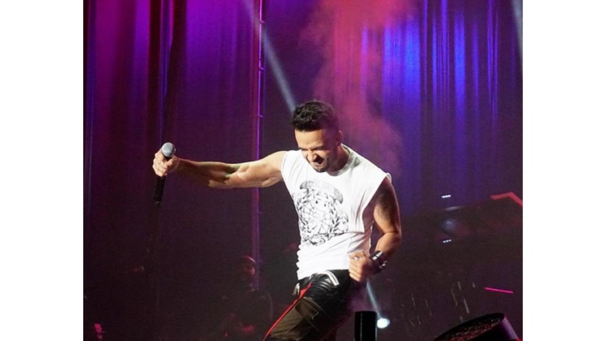Luis Fonsi en pleno concierto.-@luisfonsi