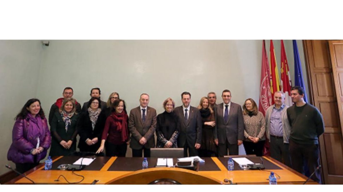 La directora general de Universidades, Pilar Garcés, y el rector de la UVa, Daniel Miguel, asisten a la reunión de la Comisión Organizadora de la Evaluación de Bachillerato para el Acceso a la Universidad de Castilla y León (COEBAU),-ICAL