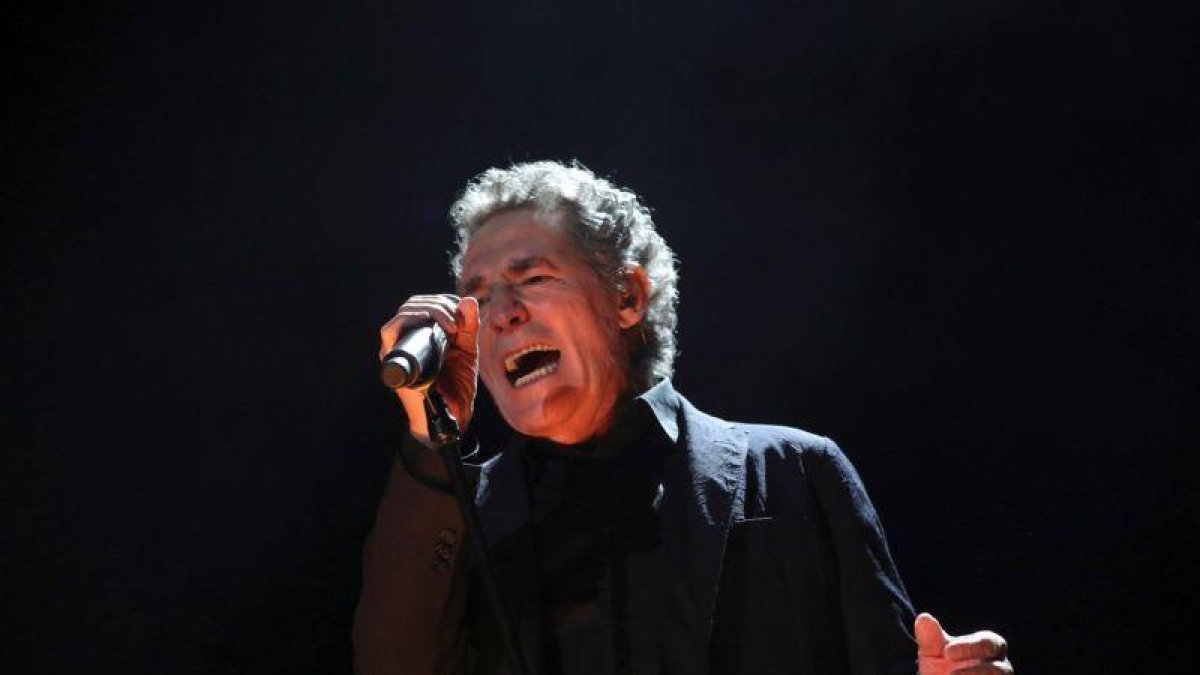 El cantante Miguel Rios durante el concierto que ha ofrecido esta noche en el WiZink Center de Madrid-EFE