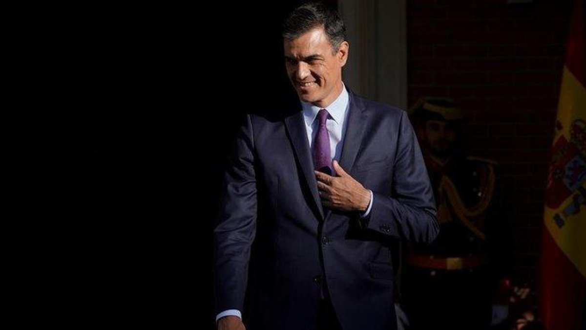 El presidente del Gobierno en funciones, el jueves en Moncloa, tras volver de la audiencia con el Rey.-JOSÉ LUIS ROCA