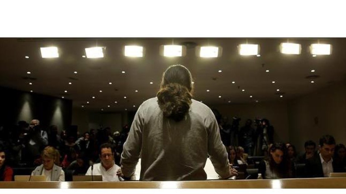 Pablo Iglesias, secretario general de Podemos, se dirige a los periodistas en el Congreso de los Diputados, el pasado 5 de febrero.-JOSÉ LUIS ROCA
