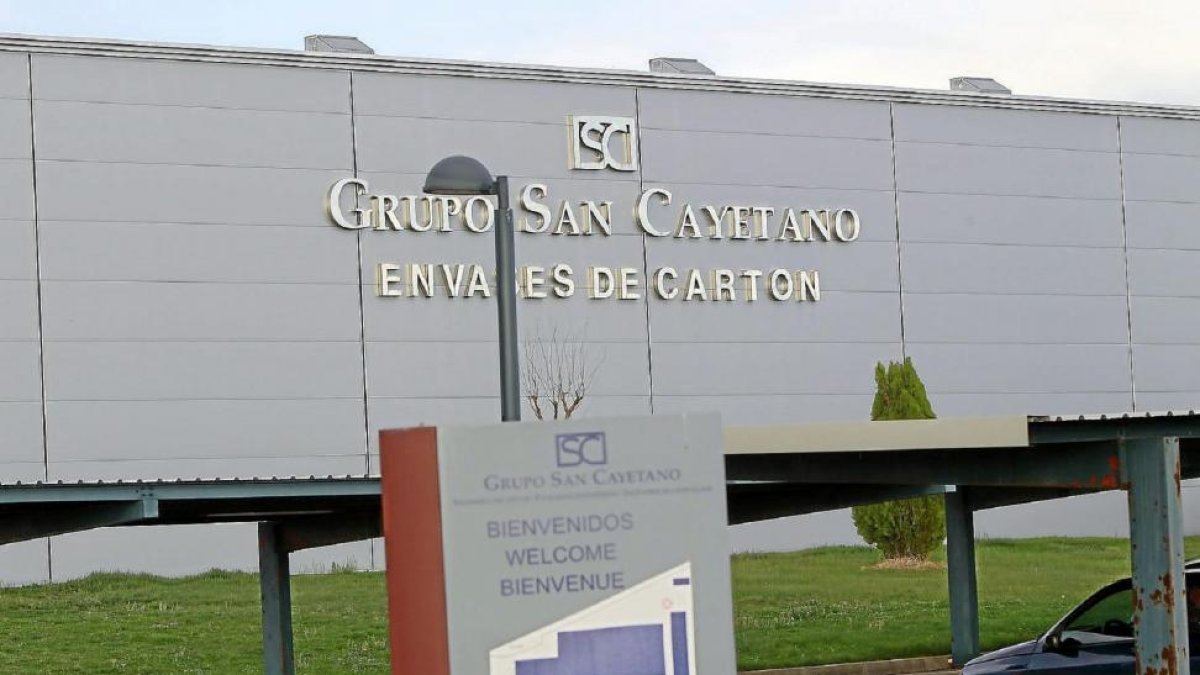 Imagen de l fábrica de envases de cartón San Cayetano en Aldeamayor de San Martín (Valladolid).-J. M. LOSTAU