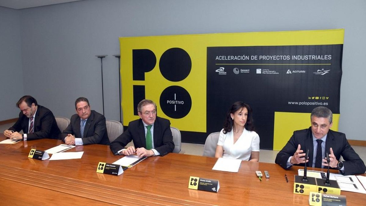 Álvaro Bordas, Arturo Sagredo, Ginés Clemente, Emma Antolín y Rafael Barbero, durante la presentación.-ICAL