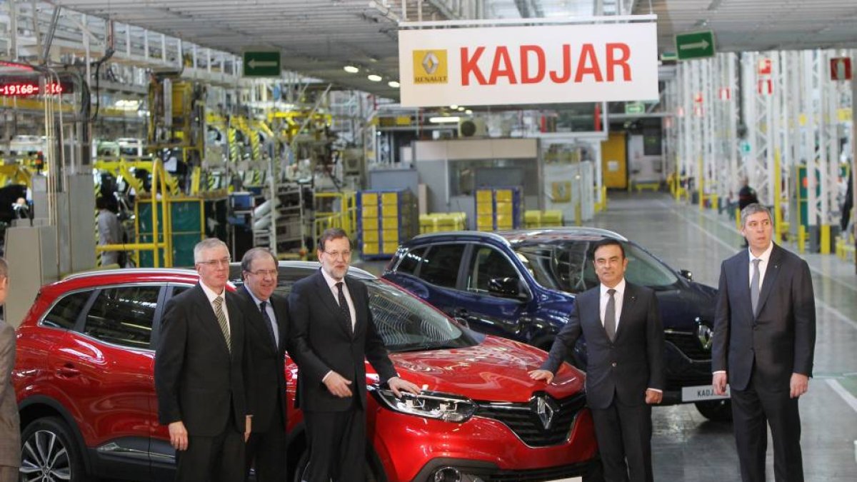 El presidente del Gobierno, Mariano Rajoy, visita la factoría de Renault en Palencia-J.M.Lostau