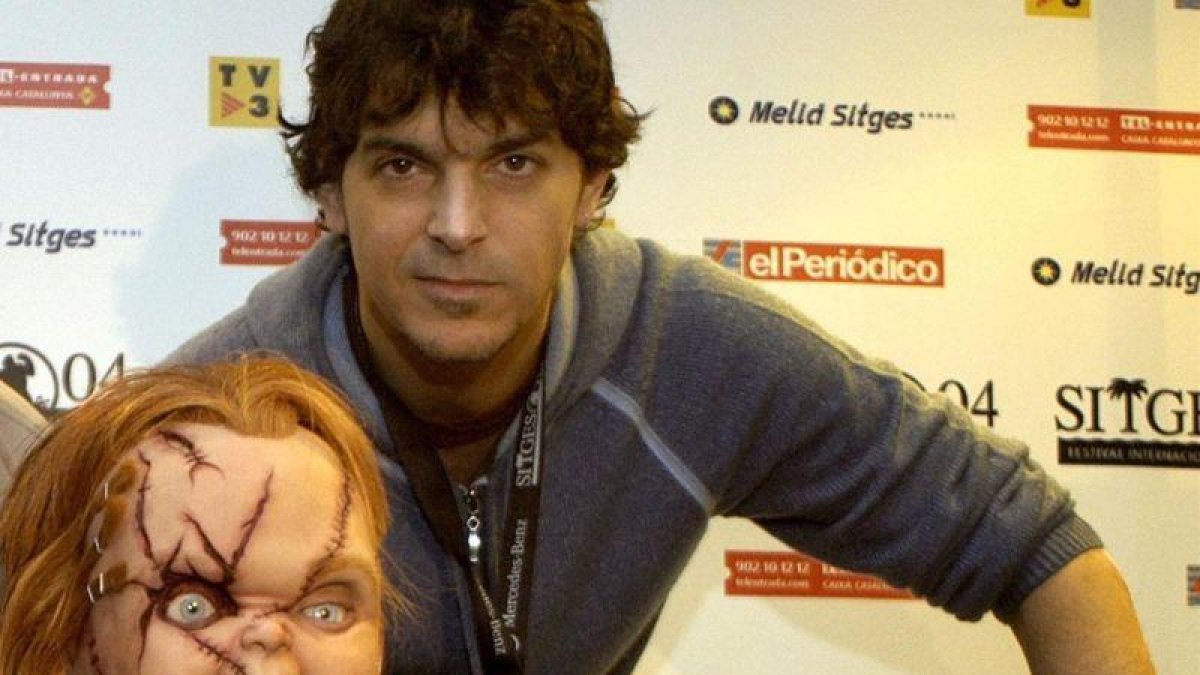 El creador de Chucky, Don Mancini, junto al muñeco en la presentación de la película La semilla de Chucky.-DIEGO CALDERON