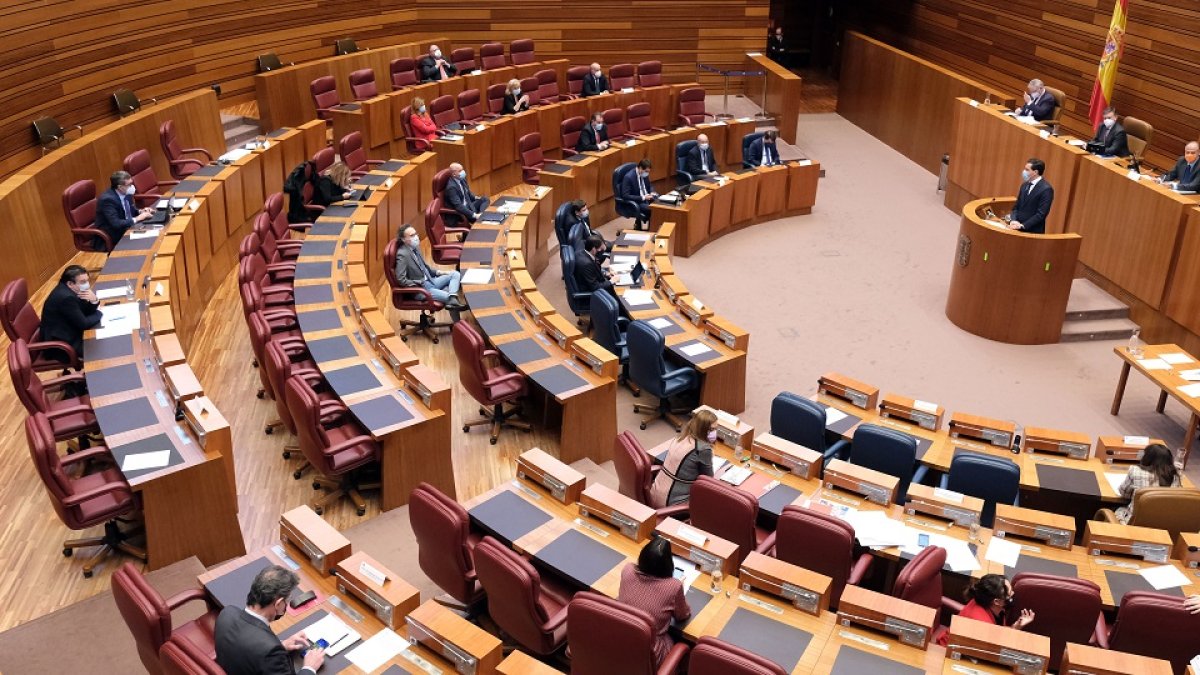 Pleno de las Cortes de totalidad de los Presupuestos Generales de la Comunidad. Imagen recurso. / ICAL.
