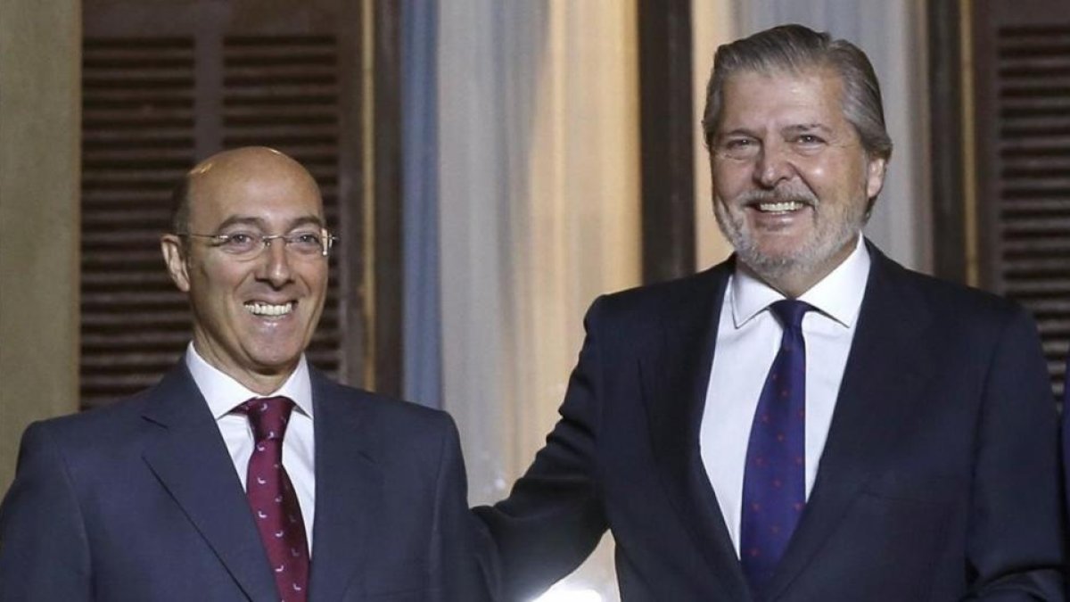 El delegado del Gobierno en el País Vasco, Carlos Urquijo, con el ministro de Cultura, Íñigo Méndez de Vigo, el pasado 4 de diciembre en San Sebastián.-EFE