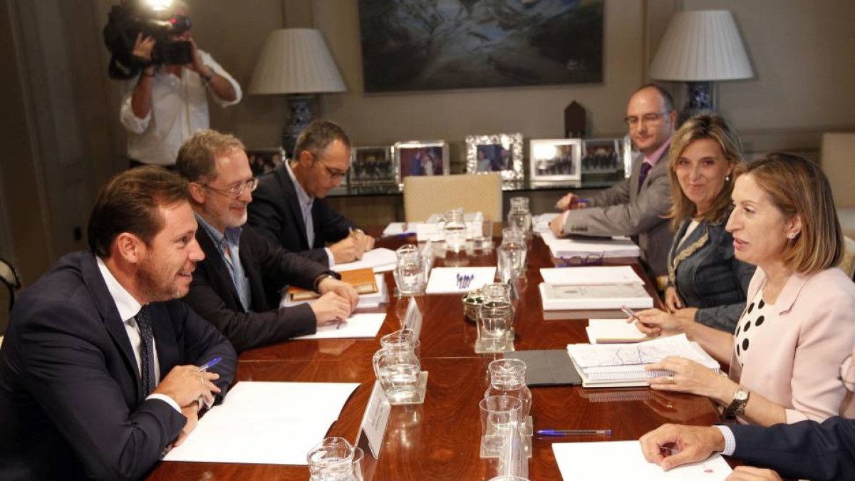 La ministra de Fomento, Ana Pastor, se reúne con el alcalde de Valladolid, Oscar Puente.-Ical