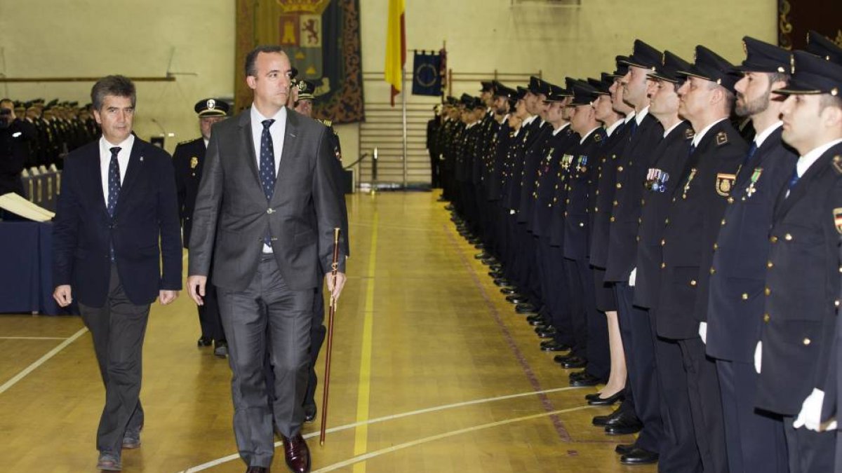 El secretario de Estado de Seguridad, Francisco Martínez, visita la Escuela de la Policía Nacional para presidir el acto de jura de la XXIII Promoción de Oficiales-Ical