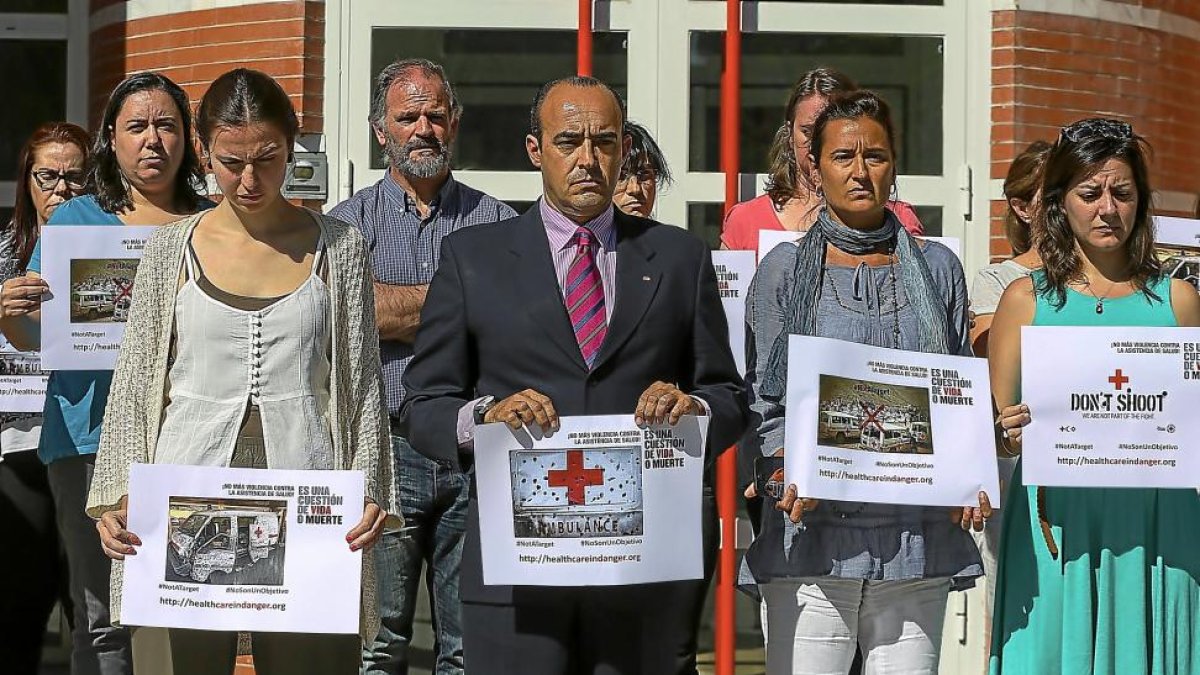 Minuto de silencio en recuerdo por la cooperante segoviana.-ICAL