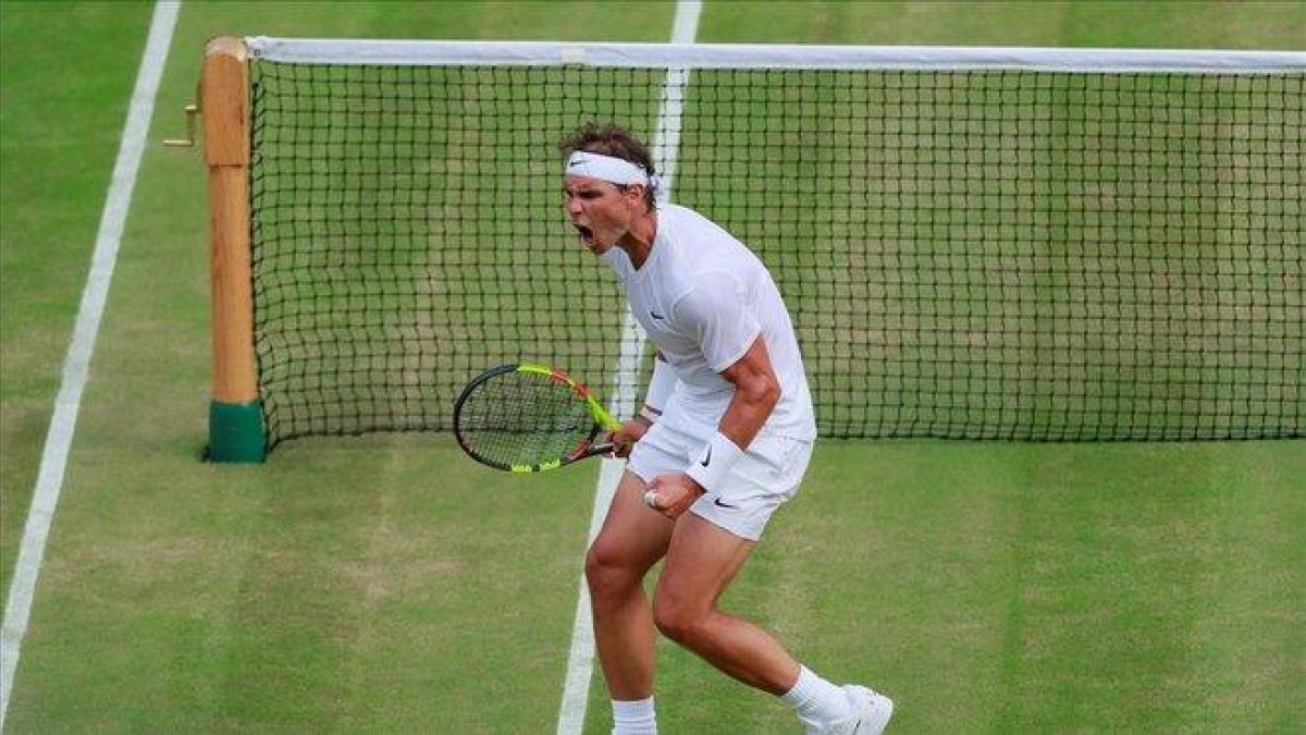 Nadal, en su duelo con Querrey en WImbledon.-ANDREW COULDRIDGE