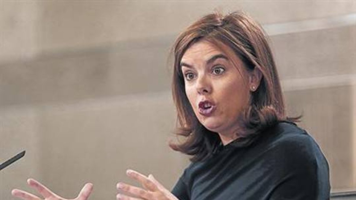 La vicepresidenta del Gobierno, Soraya Sáenz de Santamaría, en la Moncloa.-Foto: AGUSTÍN CATALÁN