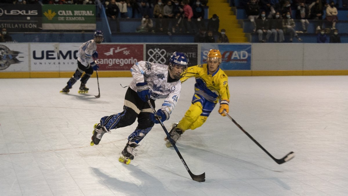 Disputa por la posesión entre CPLV y Molina. / A.P. ZAERA